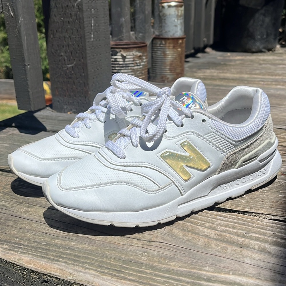 SOLD !! New Balance 997H Shoes in White and Iridescent - Picture 7 of 11